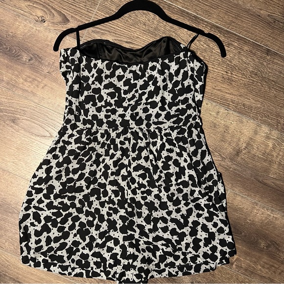 Express Animal Print Romper - Picture 9 of 10